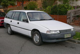   Commodore ステーションワゴン 1993-1997